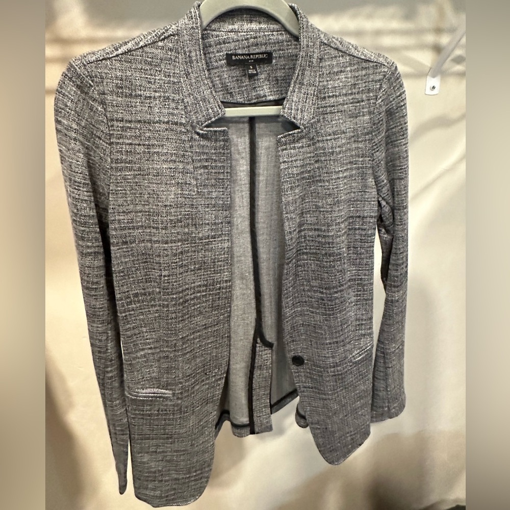Lightweight blazer